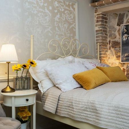 Studio Yellow Flower Rovinj Extérieur photo